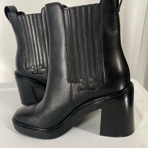 Tory Burch Black Leather Chelsea Ankle Boots | Block Heel | Logo Panel | SZ 7
